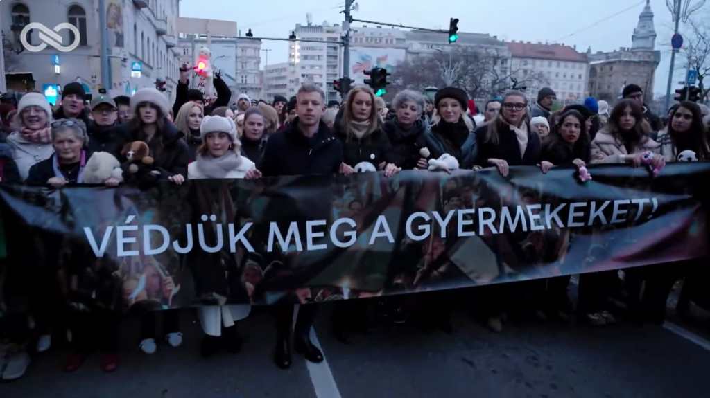 Menet a bántalmazott gyermekekért és az orbáni hazugság ellen – ‘25.12.12.